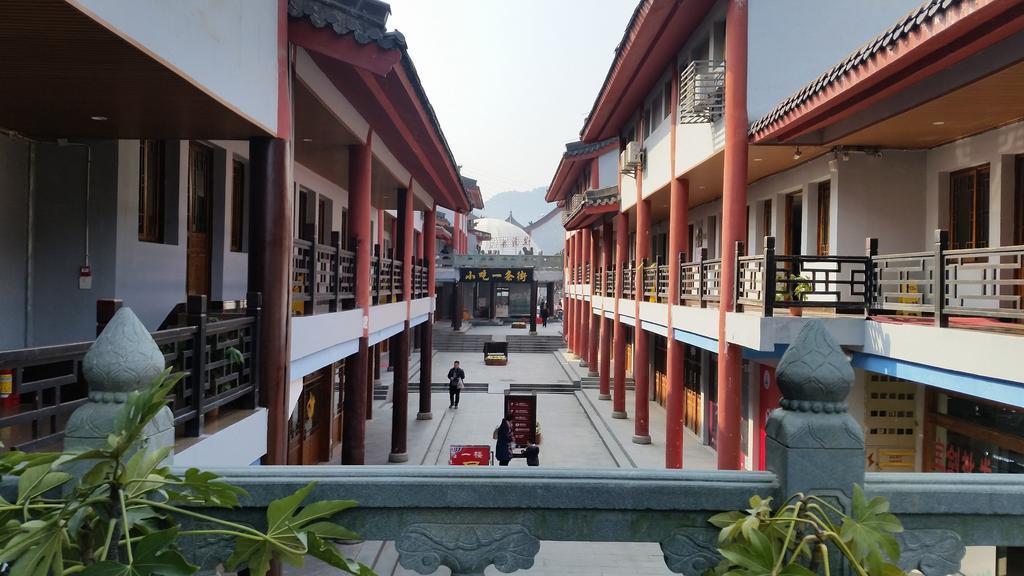 Wudangshan Yinjie Holiday Hotel Danjiangkou Buitenkant foto